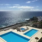Cozy With Seaview 아파트 *
