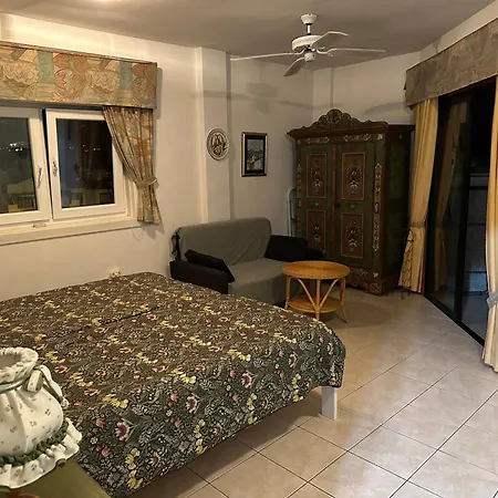 Cozy Studio With Seaview Apartmán